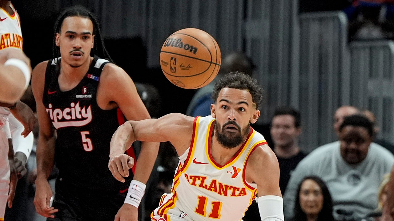 Hawks fan injures knee during shooting challenge at NBA game