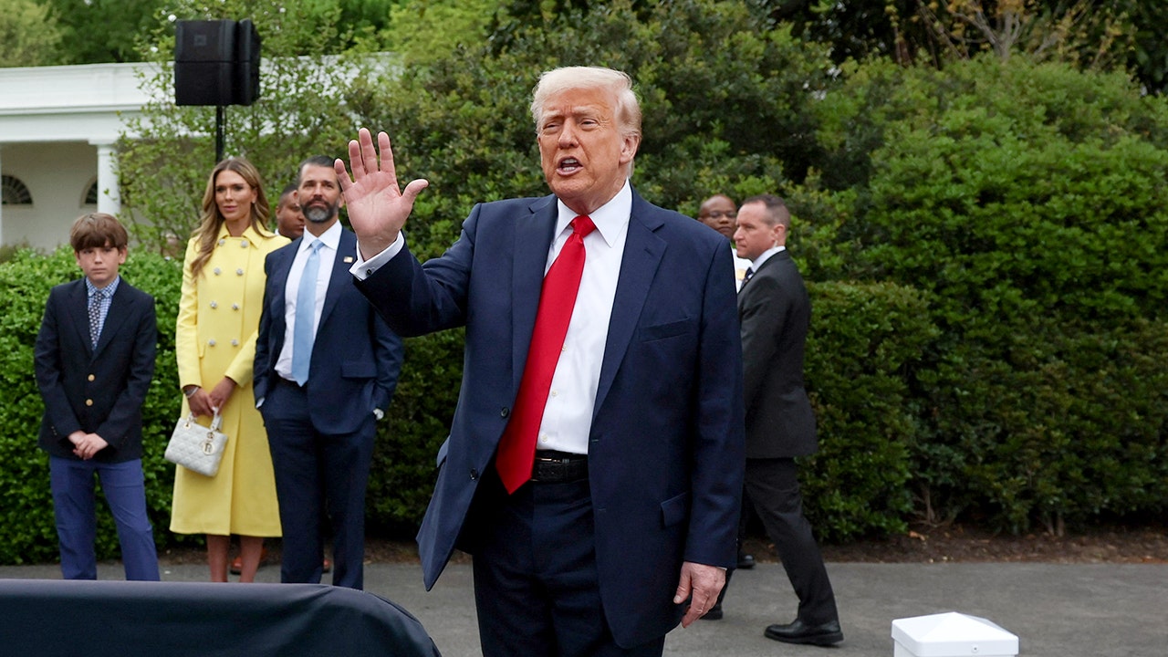 White House responds to report claiming Trump looking to replace key Cabinet official and more top headlines