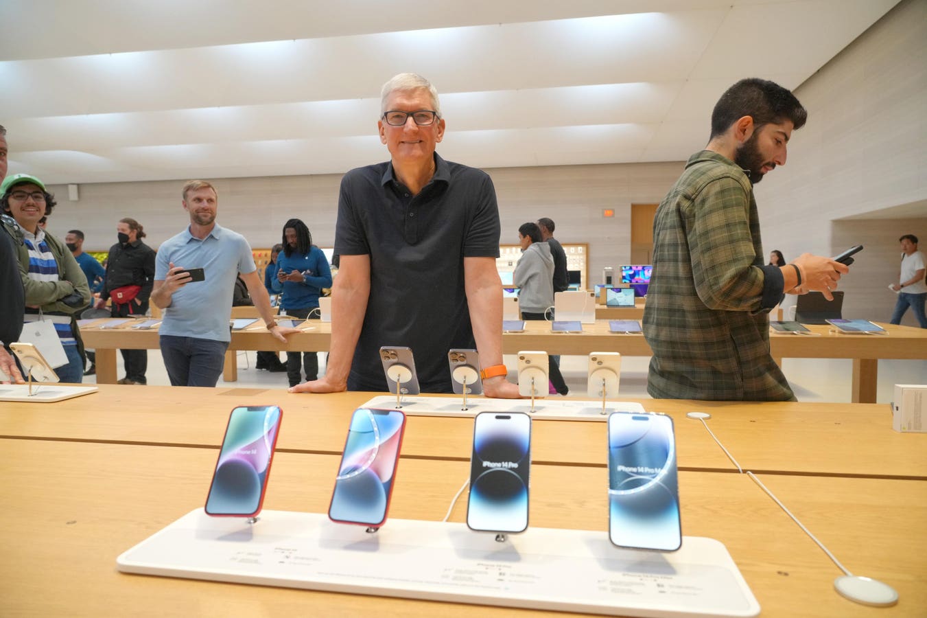 Critical iPhone 17 Upgrade, Safari AI To Fight Google, WWDC’s Ambitious Goals
