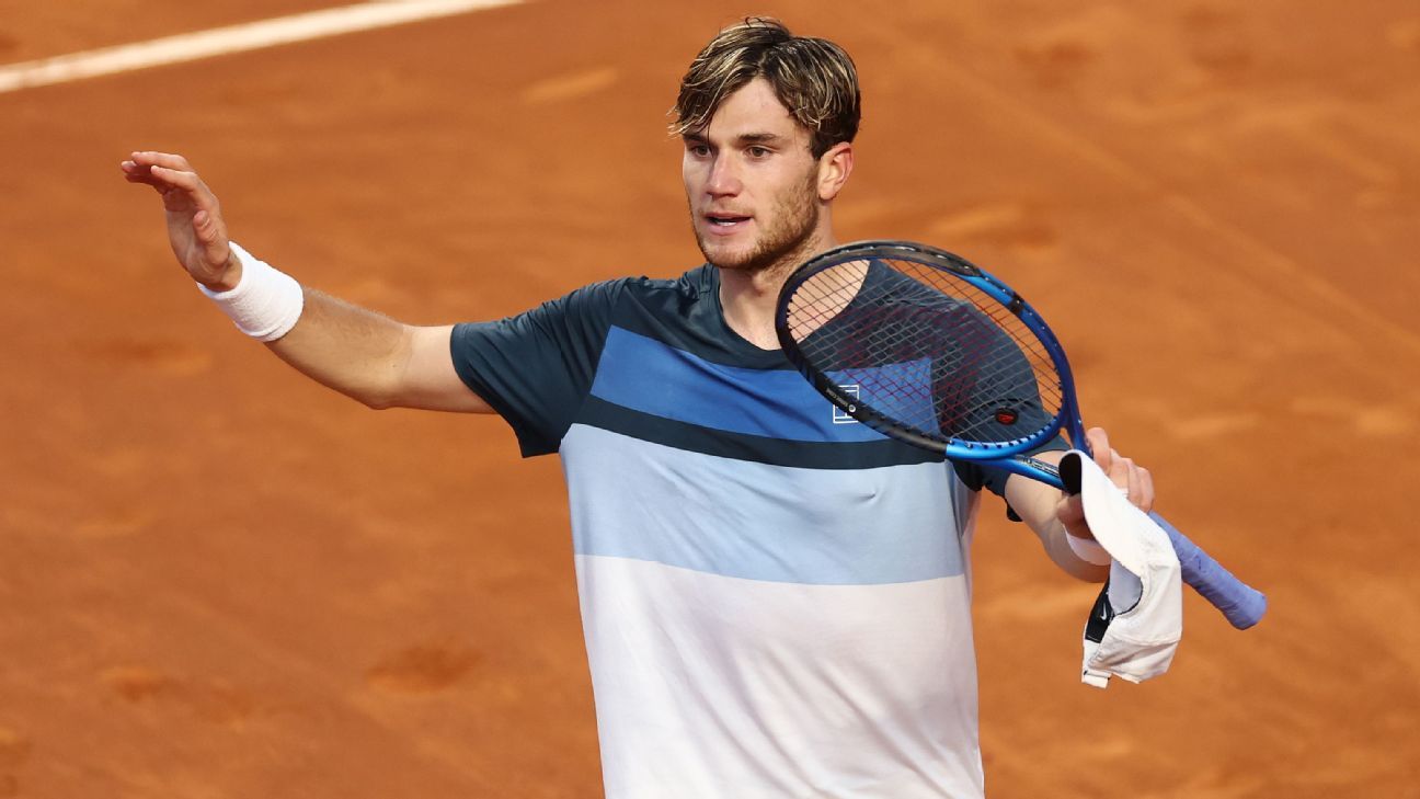 Italian Open: Jack Draper safely through opening match in Rome