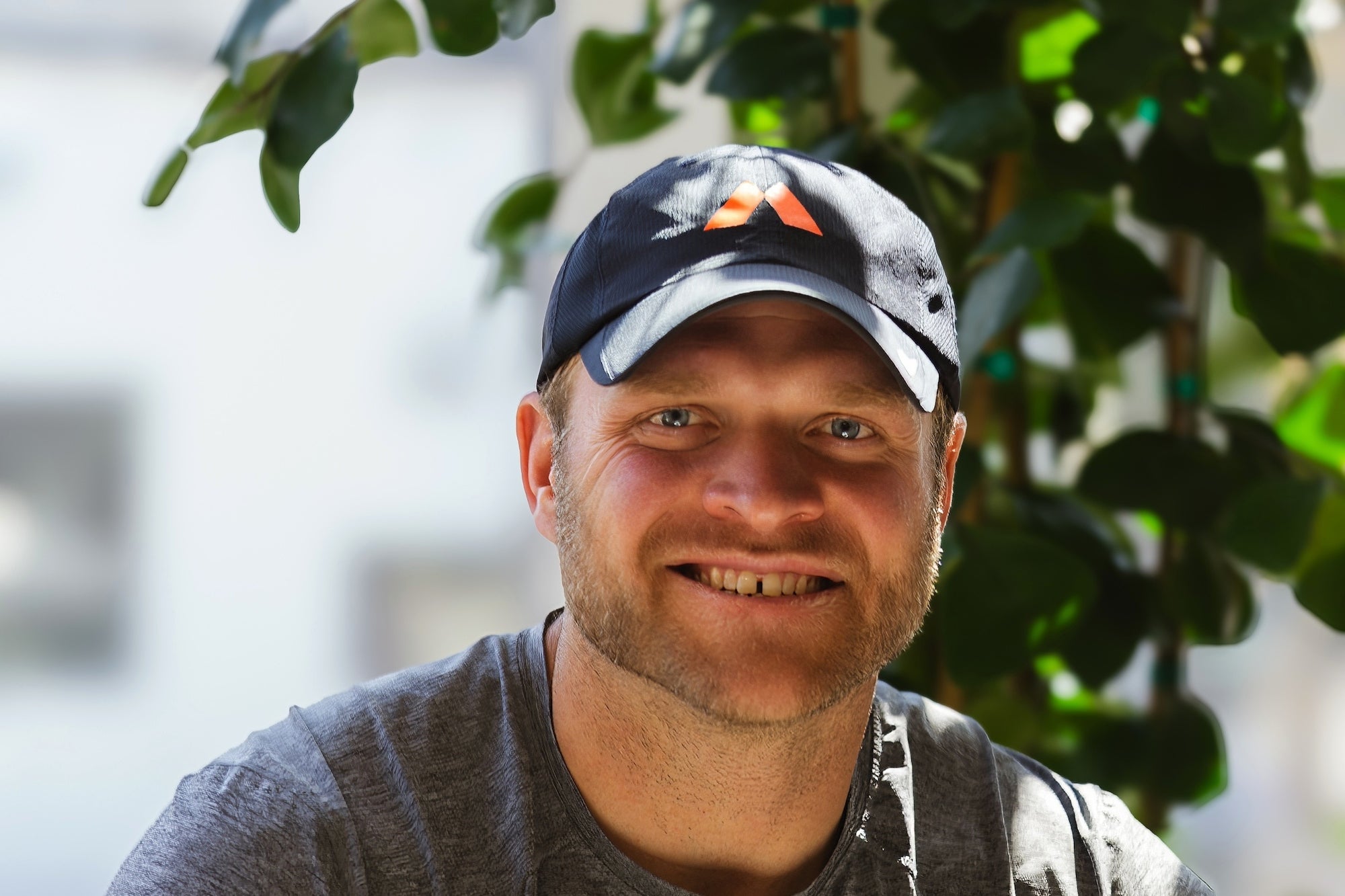 Former NFL Lineman Turned Entrepreneur Helps Feed Island