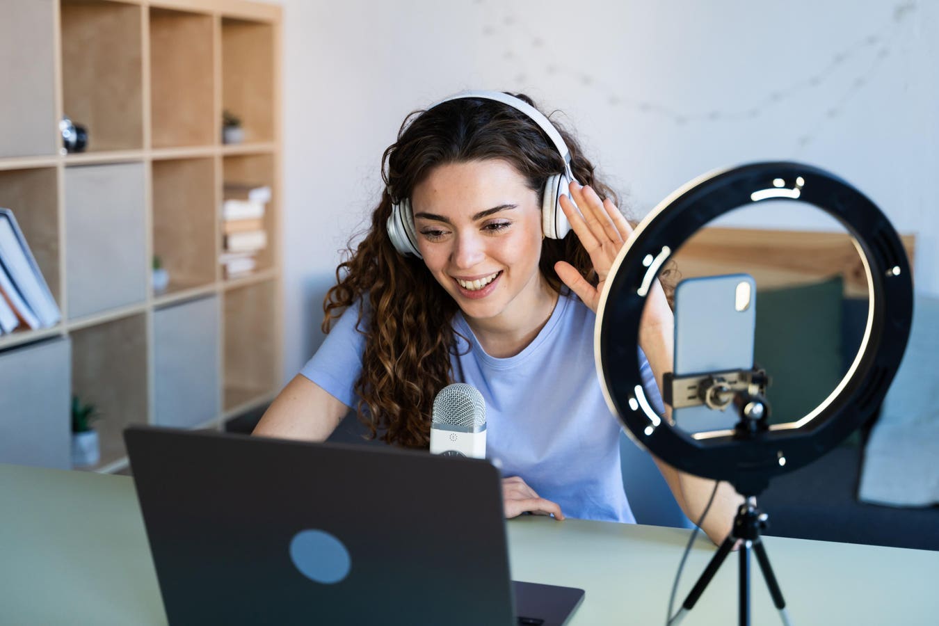 7 Monthly Subscriptions That Help Creators Save Time And Earn More