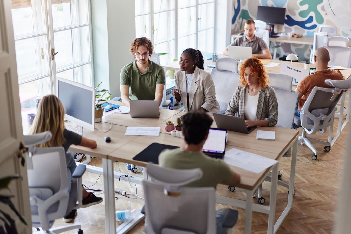 Use AI To Disrupt, Not Sell To Enterprises, Venture Capitalists Urge