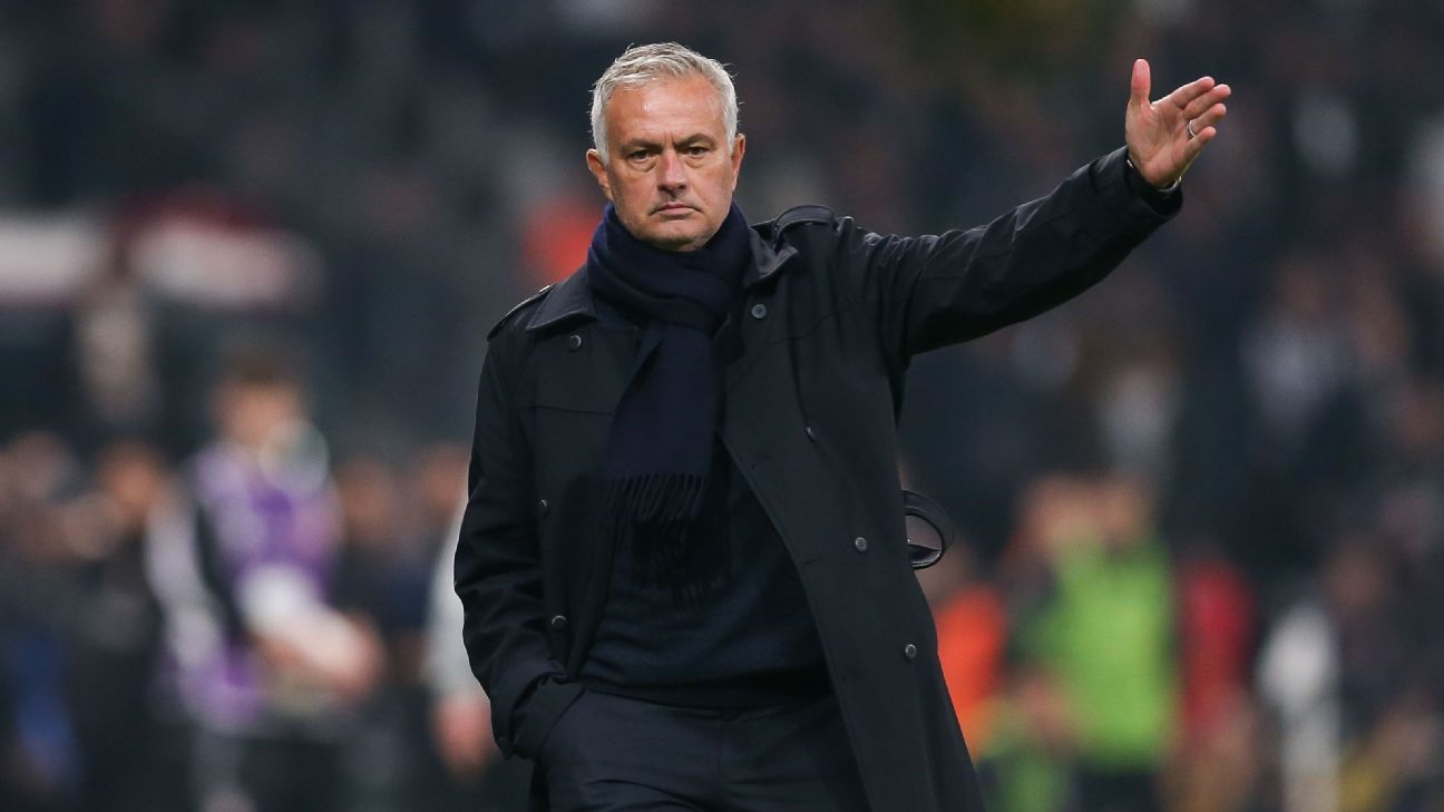 Jose Mourinho expects to stay at Fenerbahce for second season
