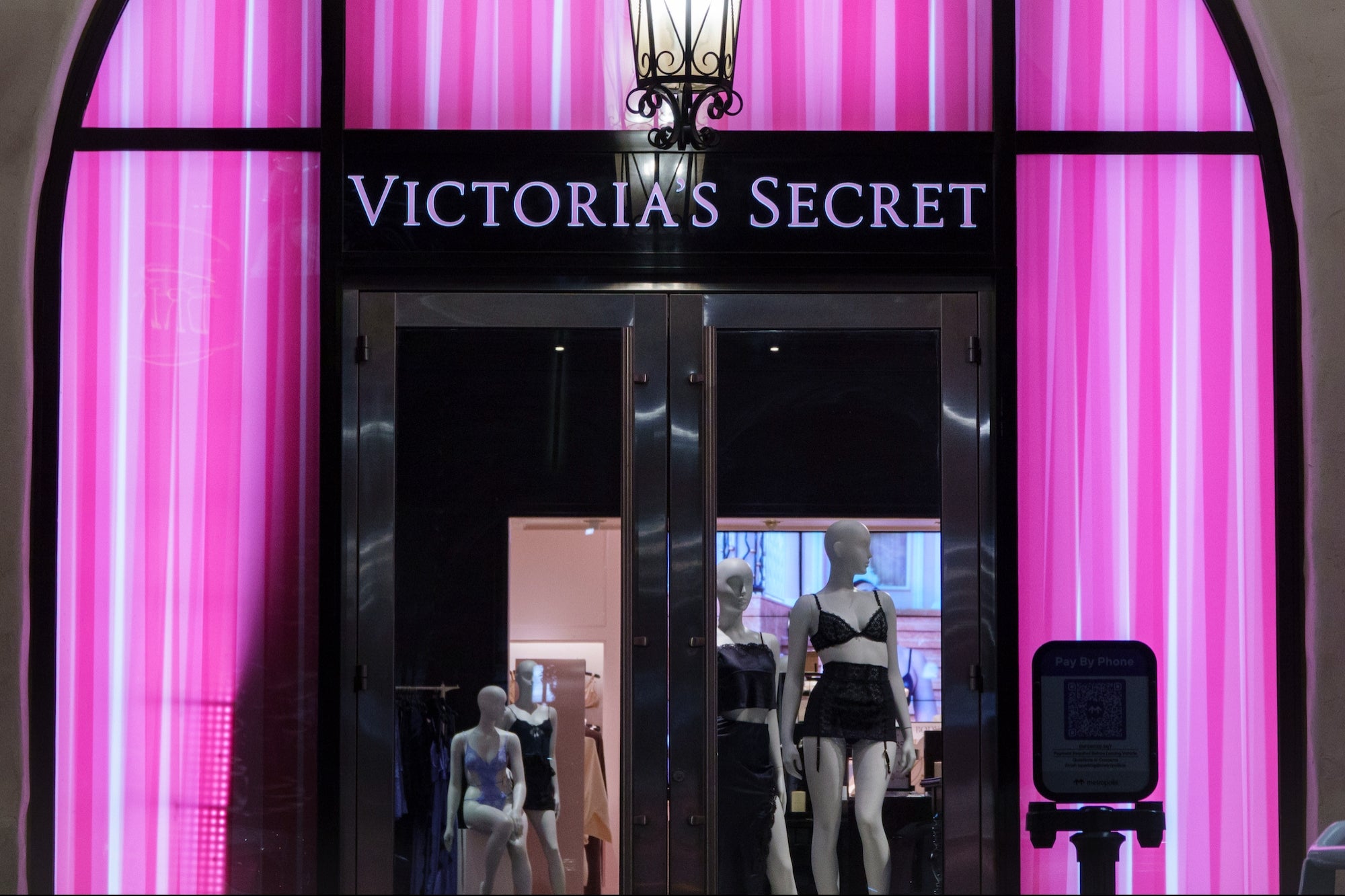 Is Victoria’s Secret Down? Security Incident Closes Website