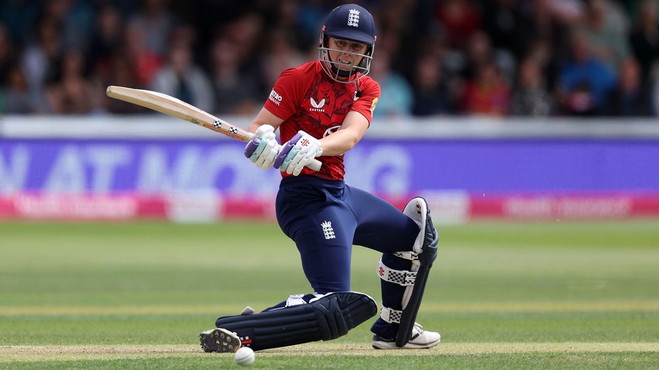 Heather Knight ruled out of home summer after hamstring injury