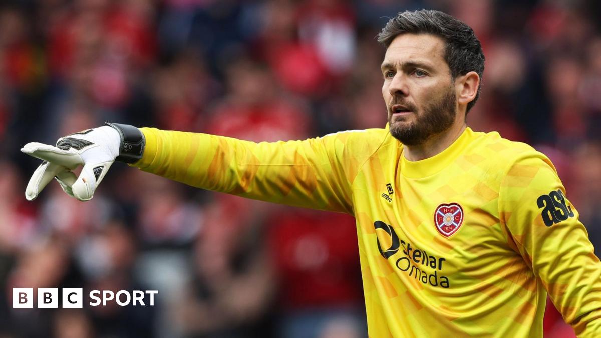 Hearts: Craig Gordon signs new one-year contract