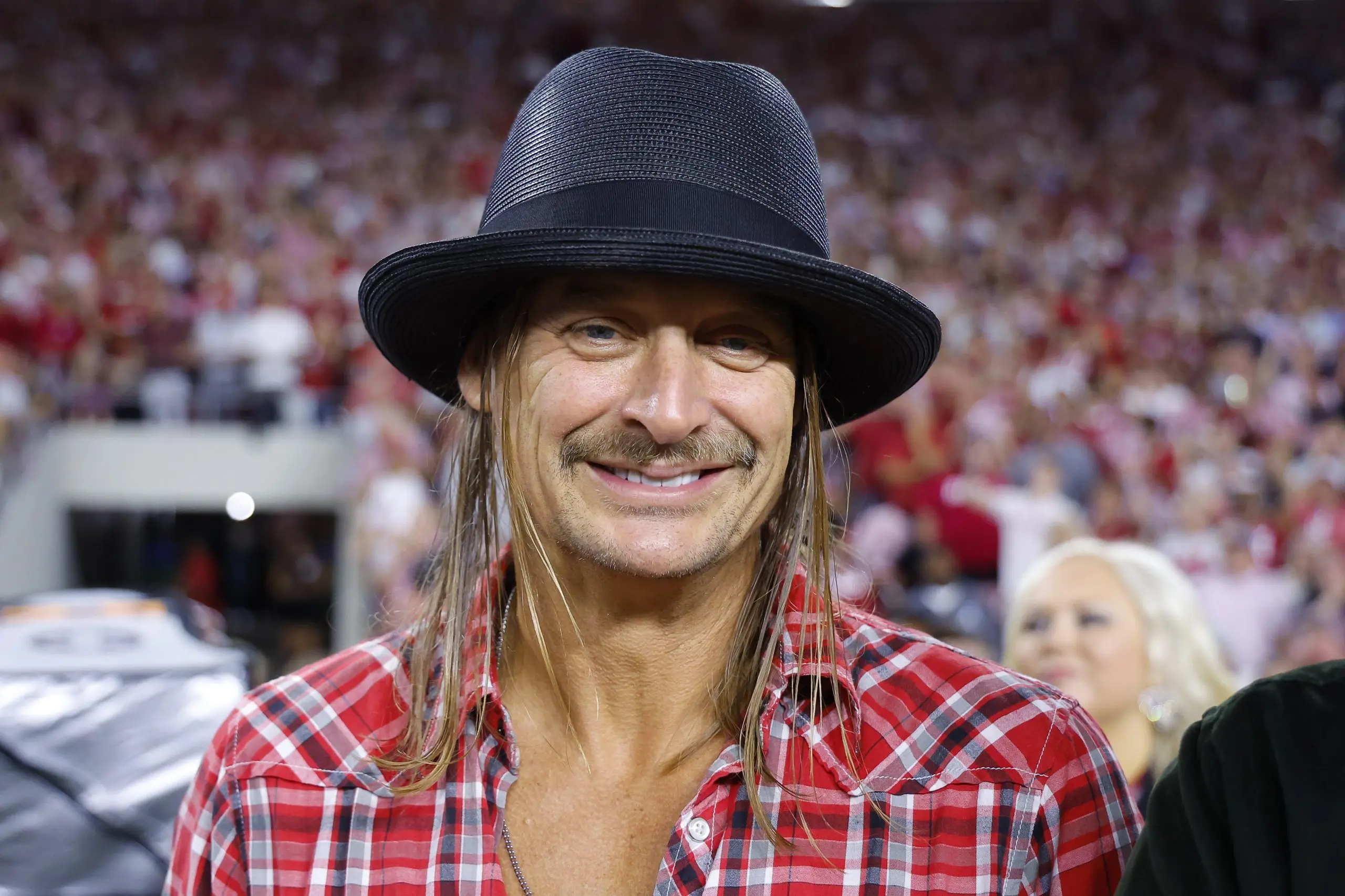 Kid Rock reflects on patriotic music and performing for US troops overseas