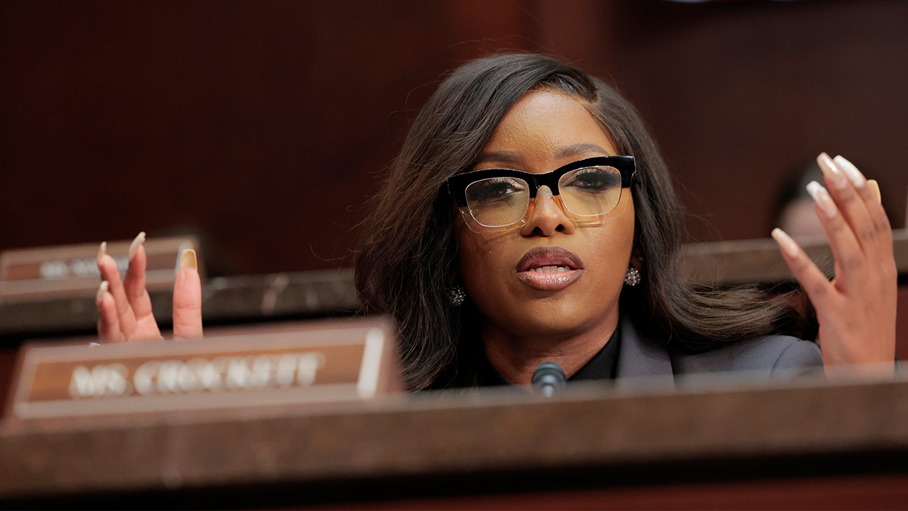 Crockett laments Democratic donors looking to run ‘safest White boy’ in 2028
