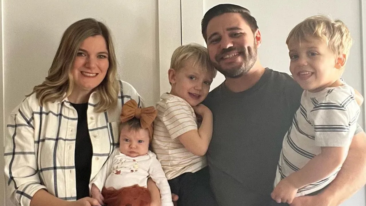 Florida mom killed, 3 small children injured after tire blowout causes collision