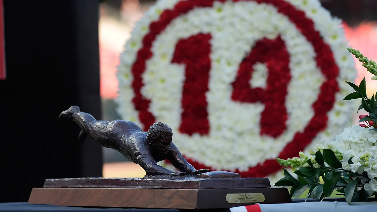 Baseball fans celebrate Pete Rose in Cincinnati after MLB’s shocking announcement