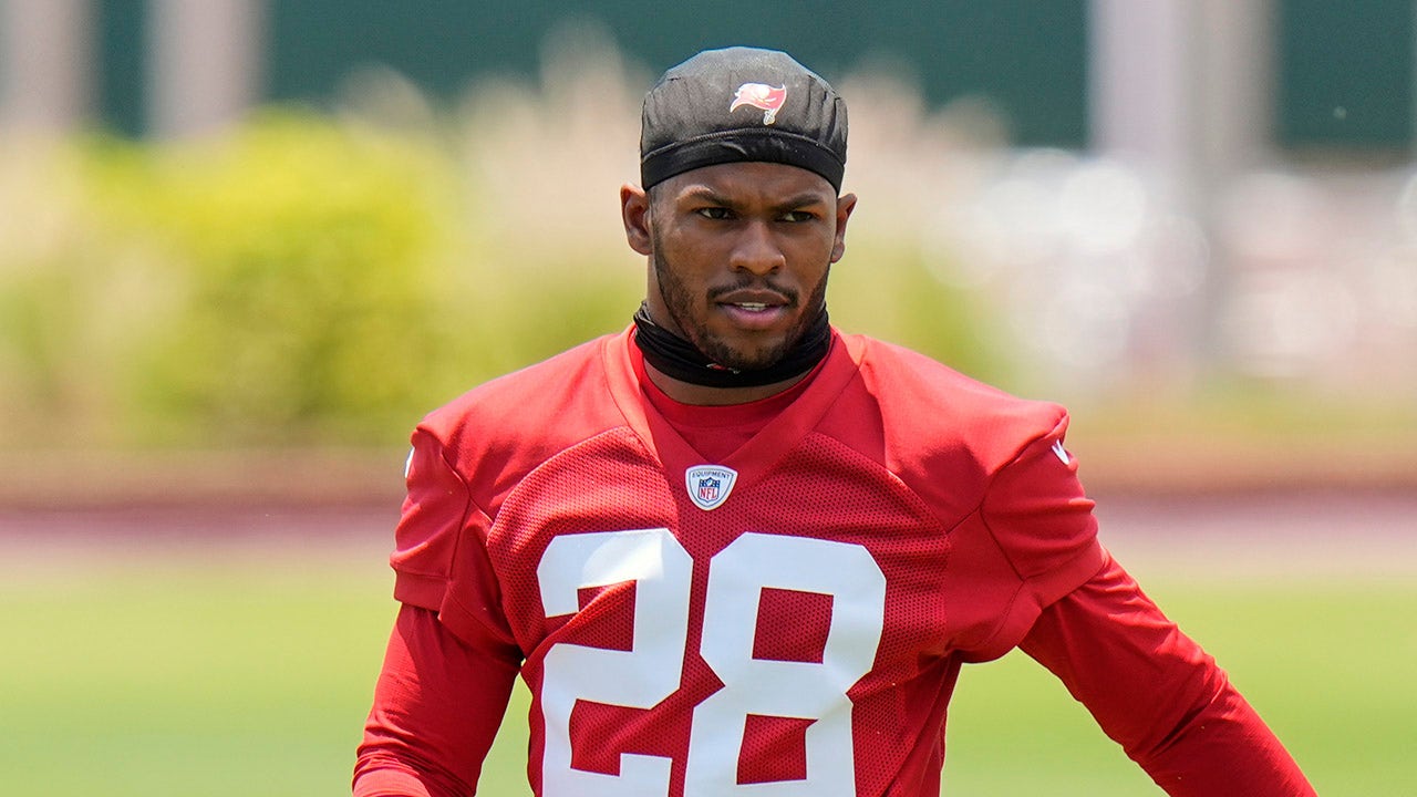 Shilo Sanders ejected from Buccaneers preseason game for throwing punch