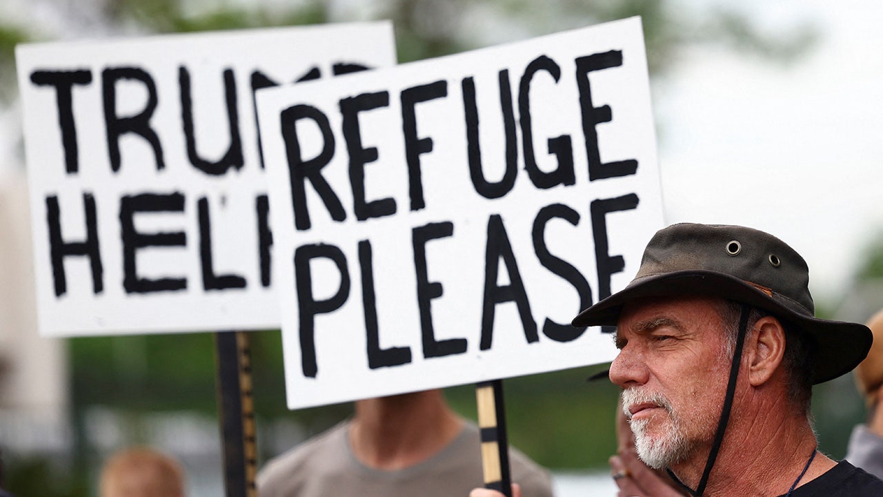 Trump allowing white South Africans in US as refugees