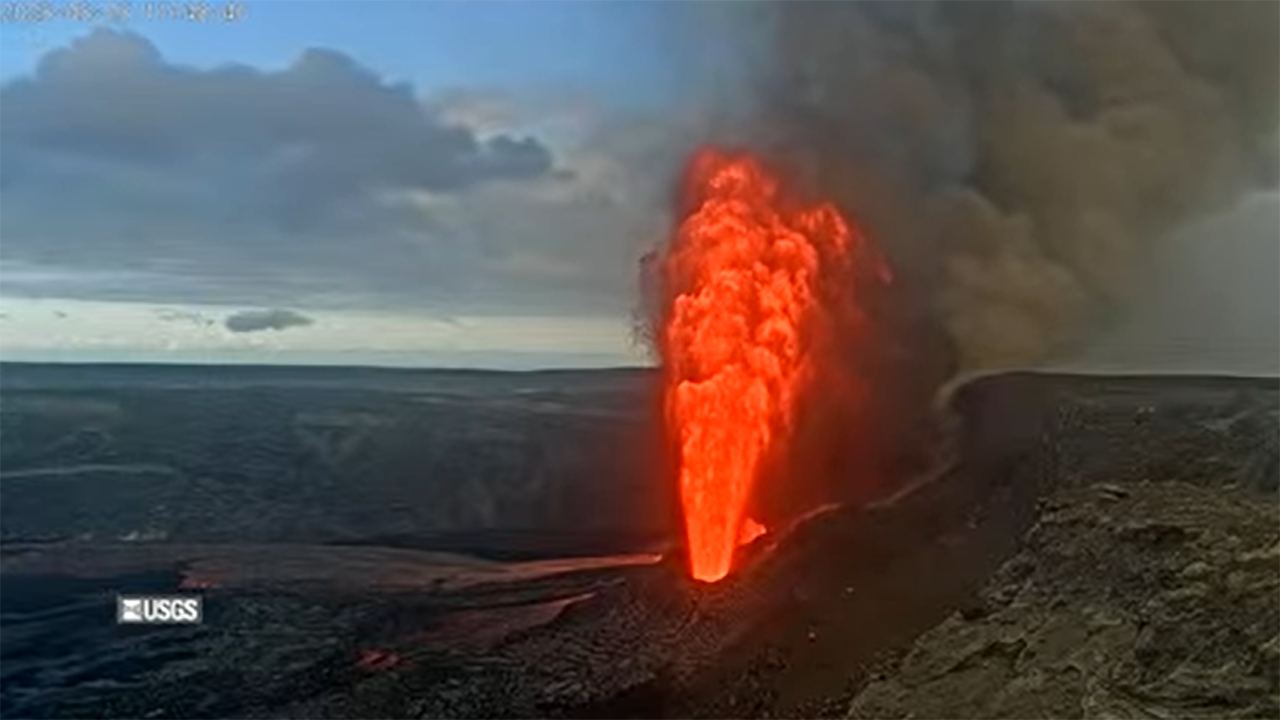 Hawaii’s Kīlauea volcano shoots lava fountains 1,000 feet into the sky