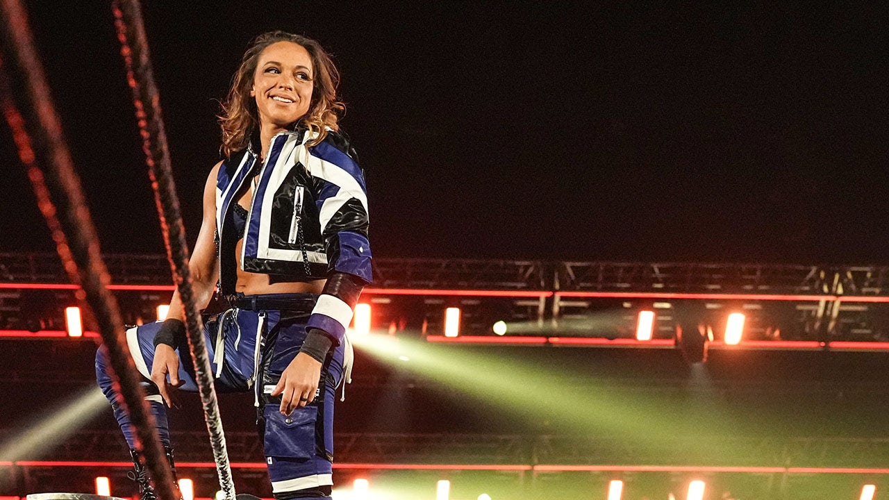 WWE’s Zoey Stark reacts to knee injury suffered during match