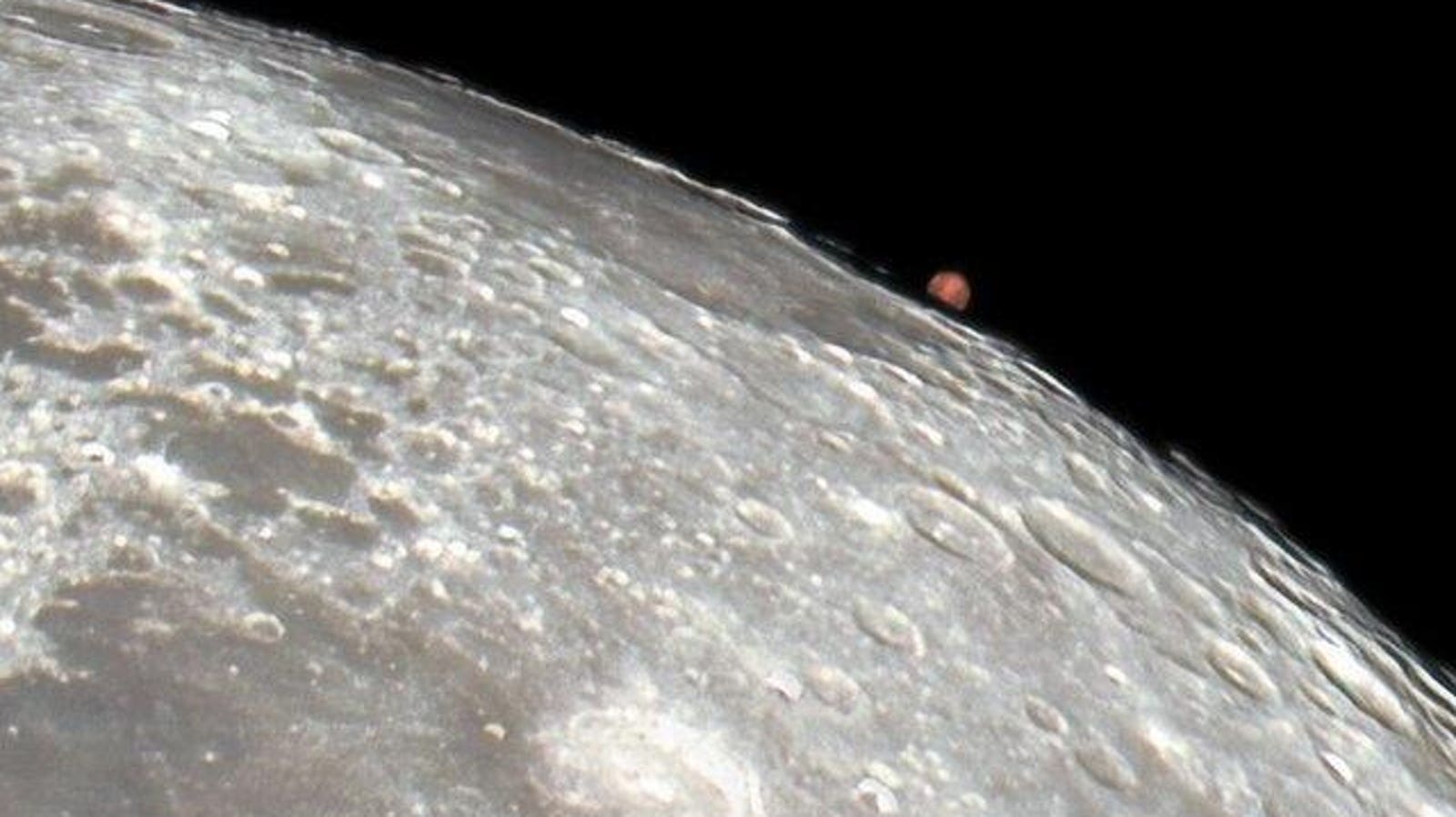Mars Meets The Moon As ‘Space Clouds’ Gather: June’s Night Sky