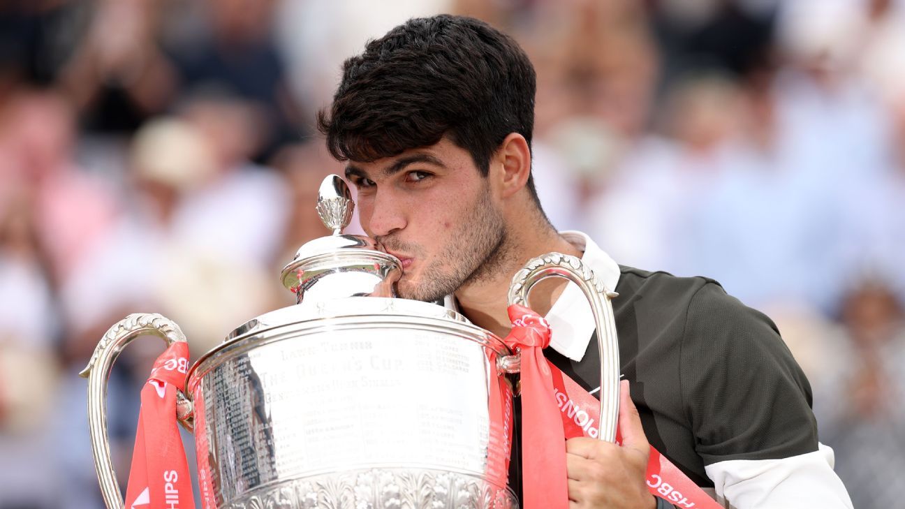 Carlos Alcaraz holds off Jiri Lehecka for Queen’s Club crown