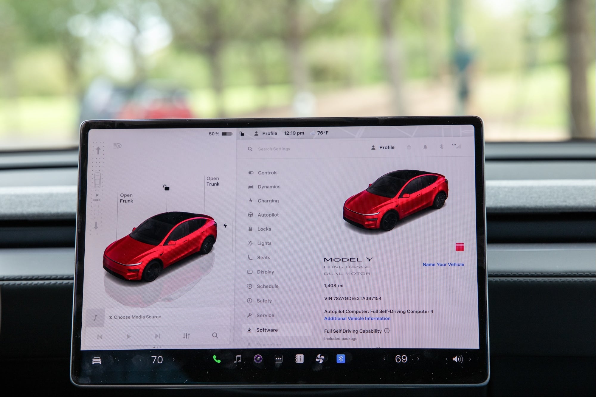 Tesla Debuts Self-Driving Robotaxis For the First Time
