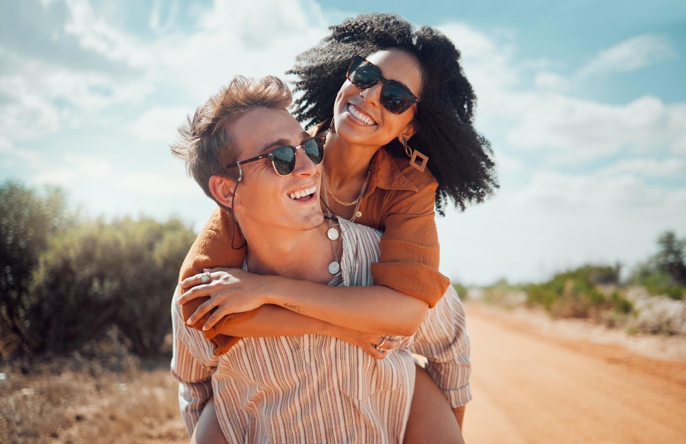 4 Habits Couples In Fulfilling Relationships Share, By A Psychologist