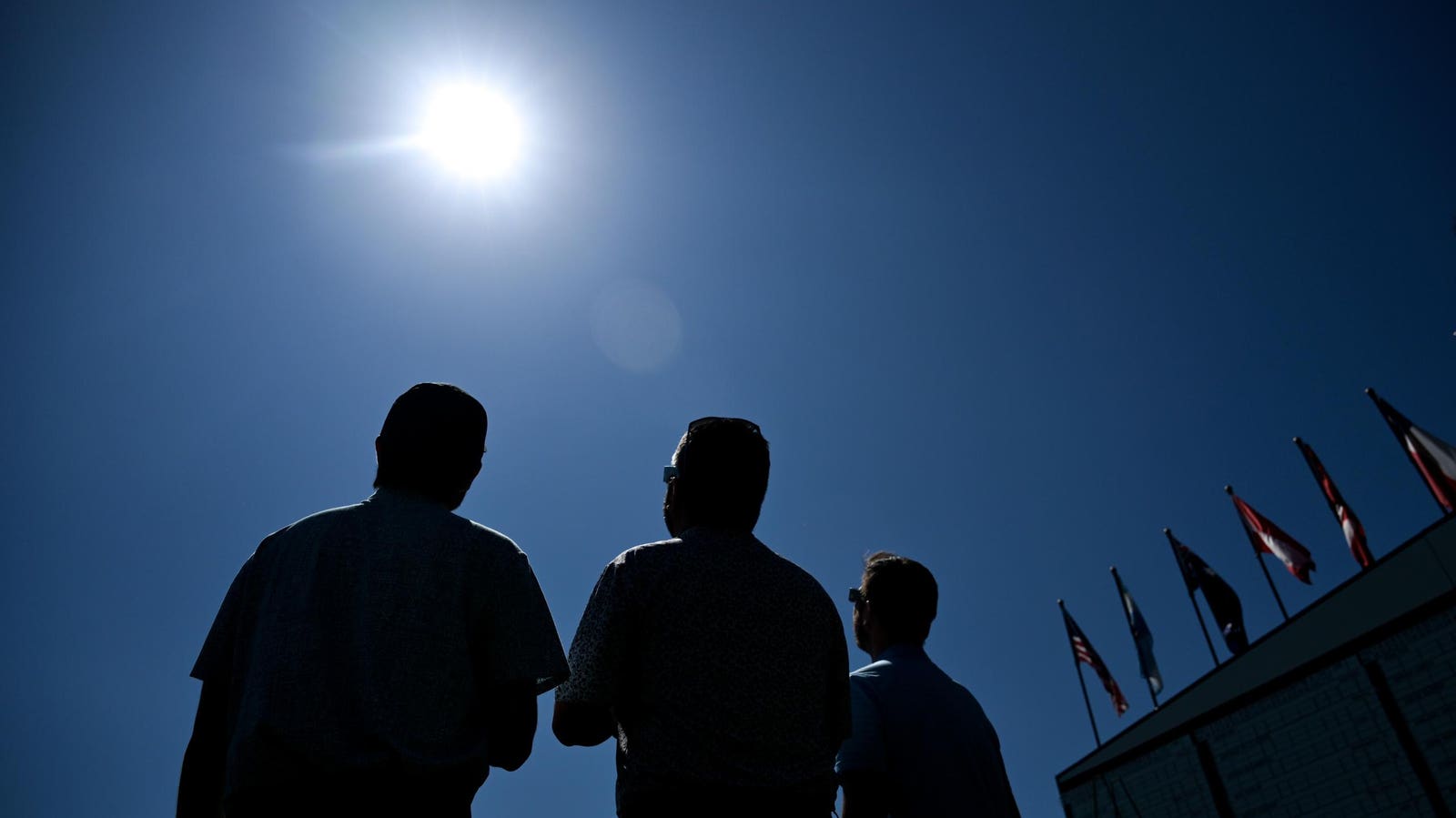 See The Sun Shrink As Planets Dazzle: The Sky This Week