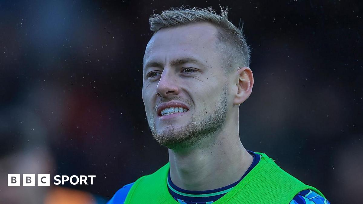 Harry Darling: Norwich City sign defender after Swansea exit