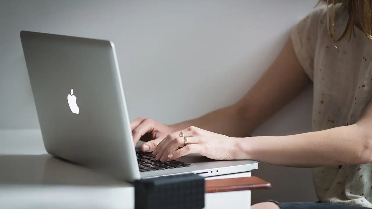 10 warning signs your personal data is being bought and sold by brokers