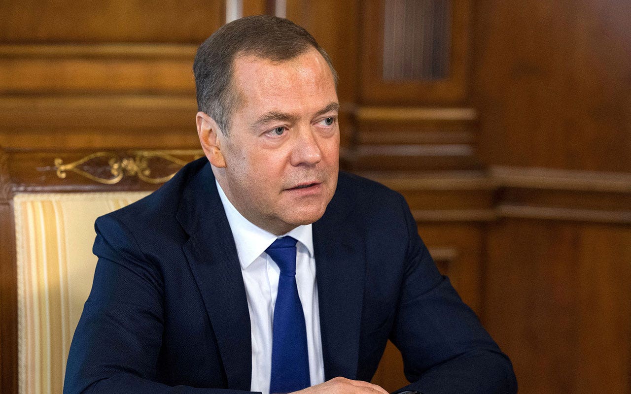 Medvedev clarifies Russia won’t provide nuclear weapons to Iran amid crisis