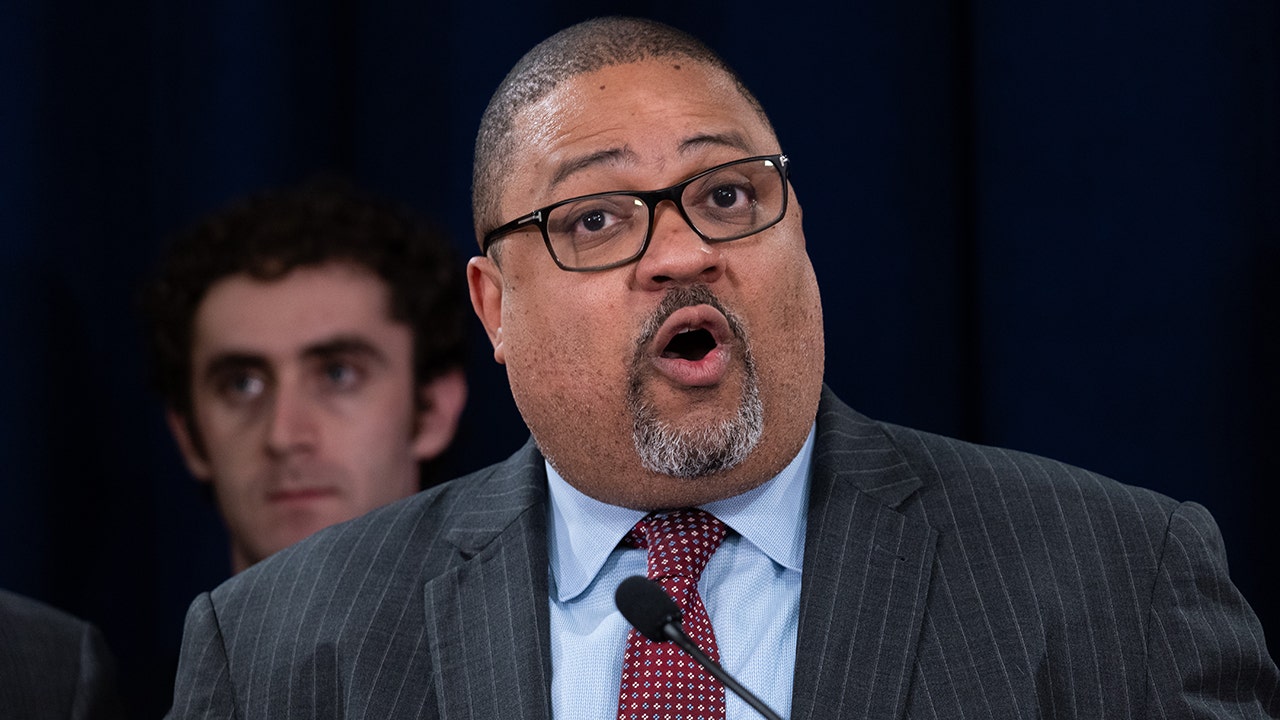 Manhattan DA Bragg wins Democratic primary after Trump prosecution