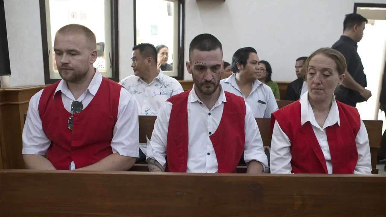 British nationals could face firing squad for smuggling cocaine into Bali