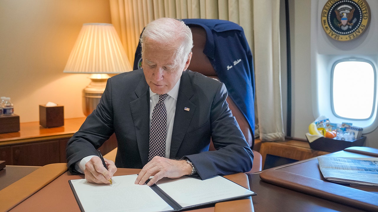 Republicans question Biden’s autopen use for federal clemency orders