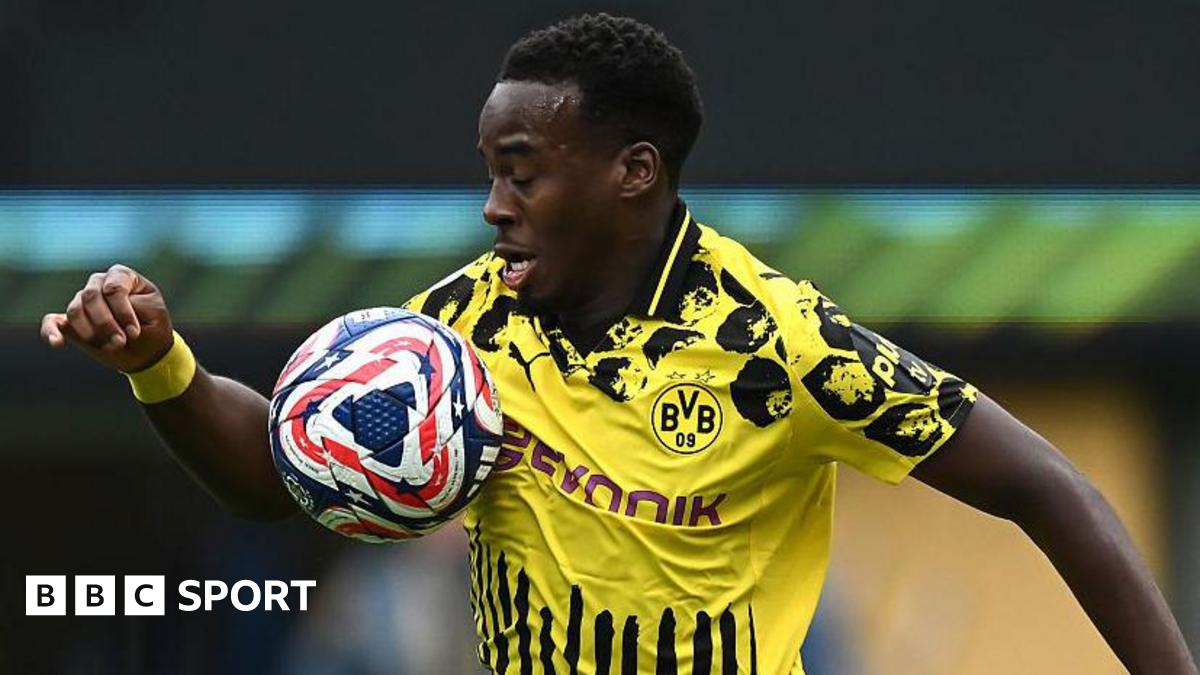 Jamie Gittens: Borussia Dortmund winger set for medical at Chelsea