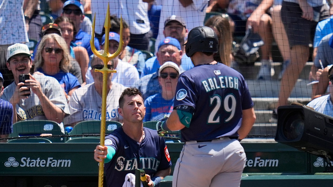 Mariners’ Cal Raleigh breaks Johnny Bench’s pre-All-Star break HR record
