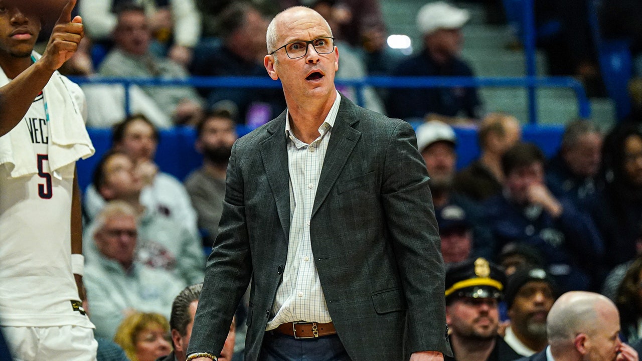 Dan Hurley shows little interest in NBA jump as Knicks launch coaching search