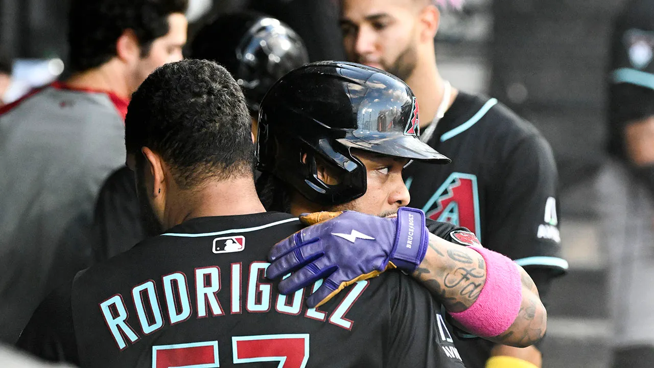 Diamondbacks’ Ketel Marte cries on field after fan’s comments about late mother