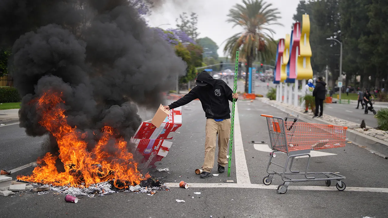 US Marines mobilize to Los Angeles amid anti-ICE protest violence