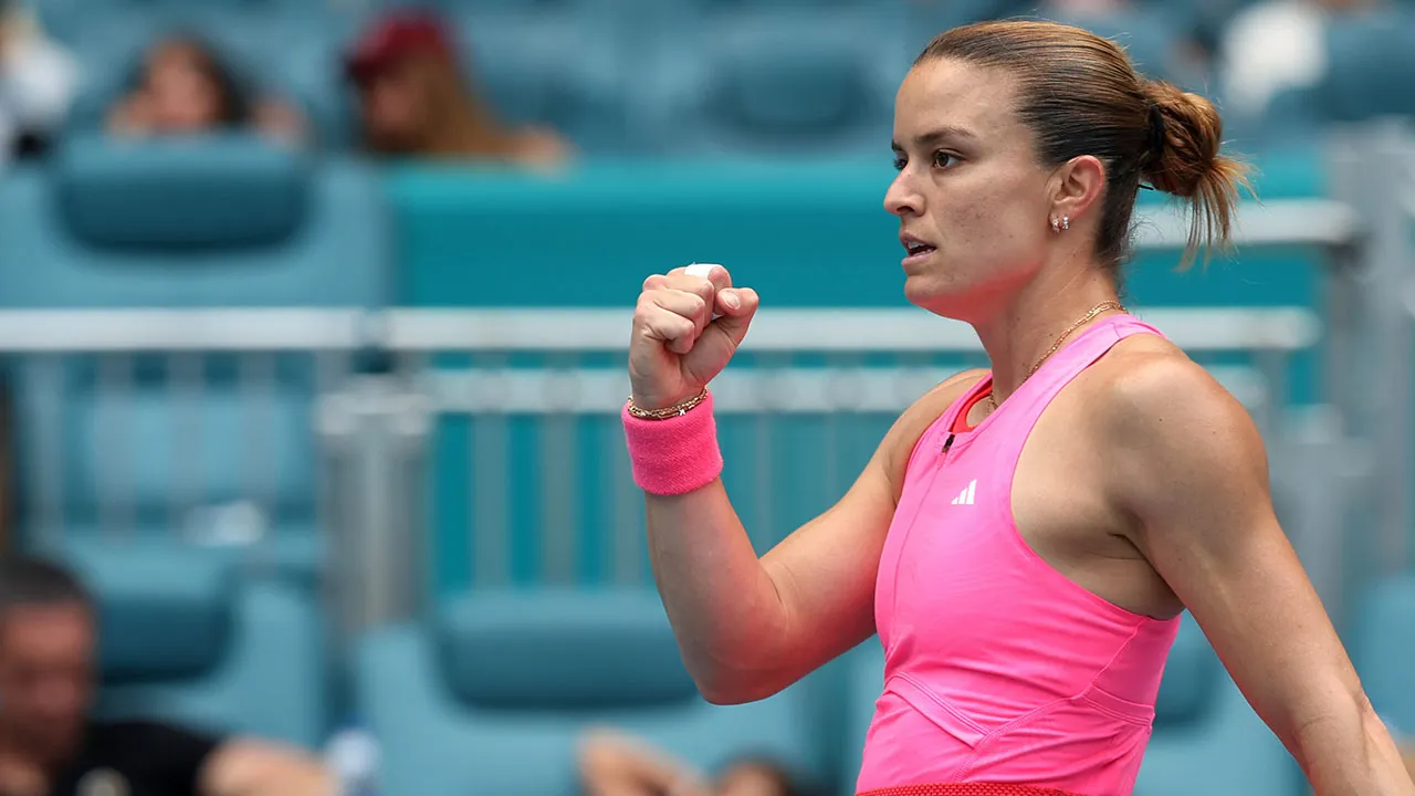 Tennis stars Maria Sakkari, Yulia Putintseva have heated moment after match