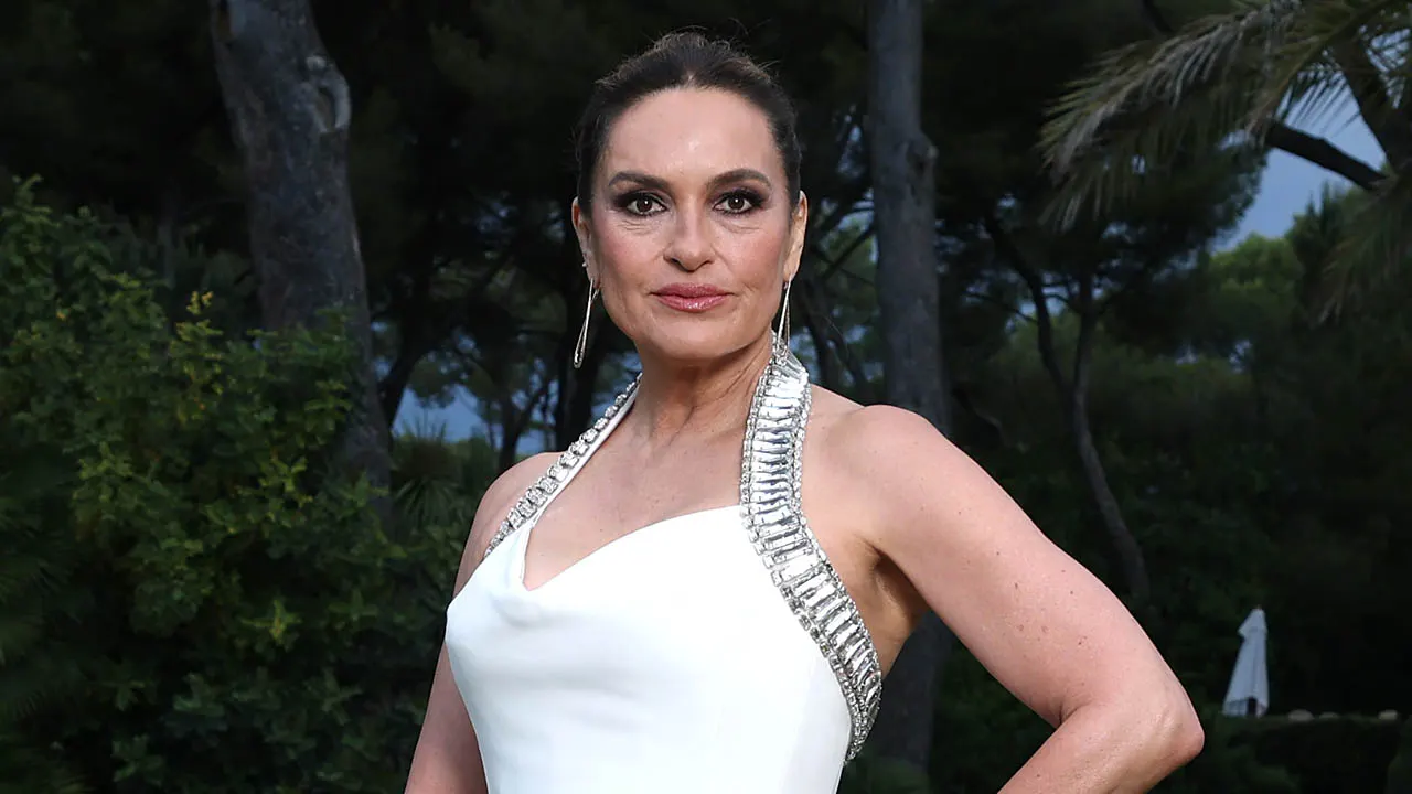 ‘Law & Order: SVU’ star uncovers shocking detail about mother’s fatal crash