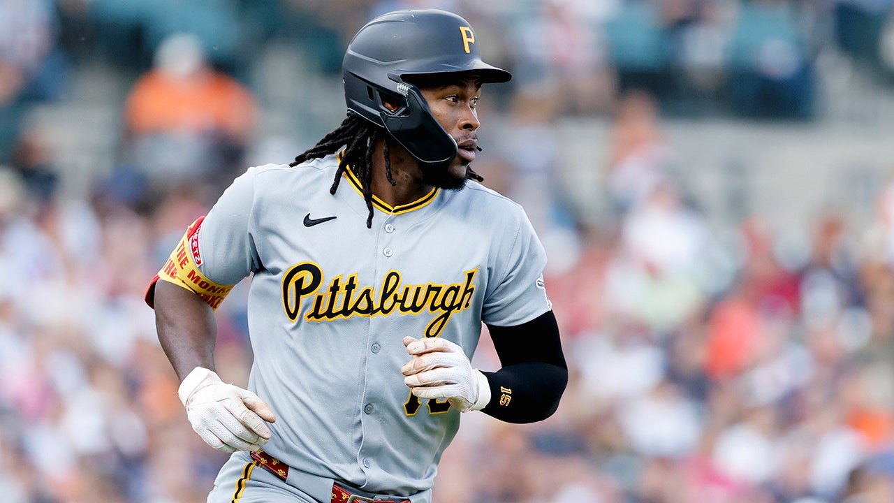 Pirates’ Oneil Cruz gets taken out of game