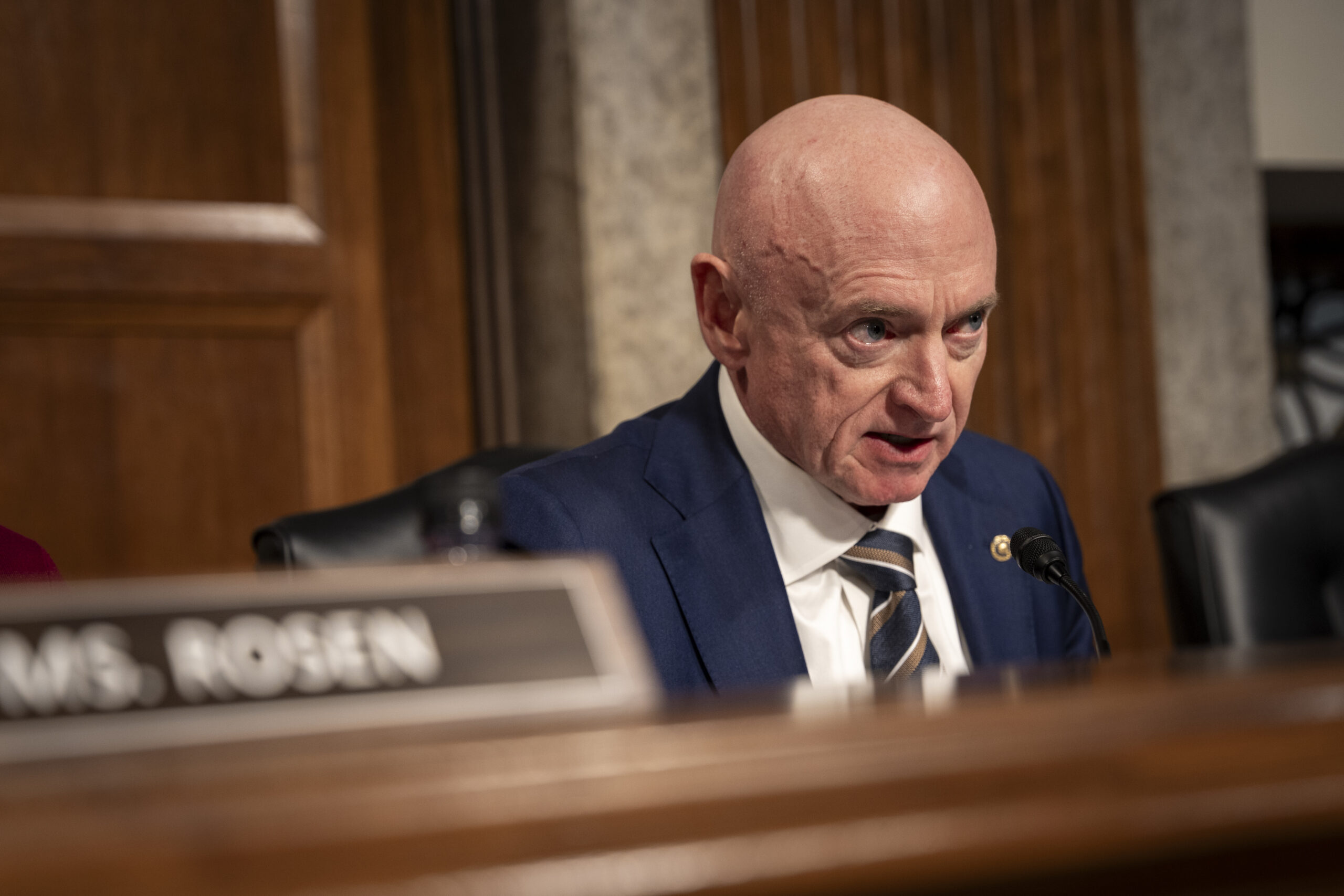 Mark Kelly finds a receptive audience to talk about gun violence