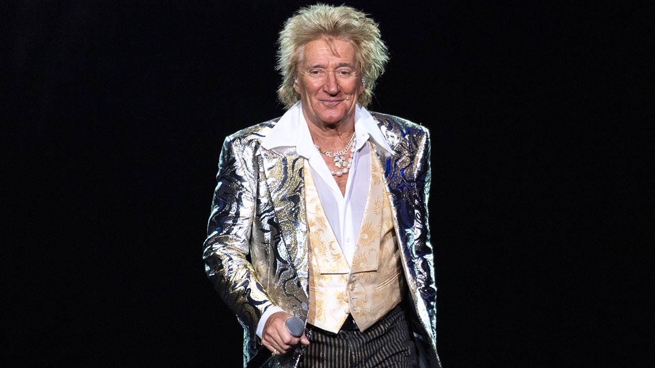 Rod Stewart forced to bow out of Vegas show at the last minute