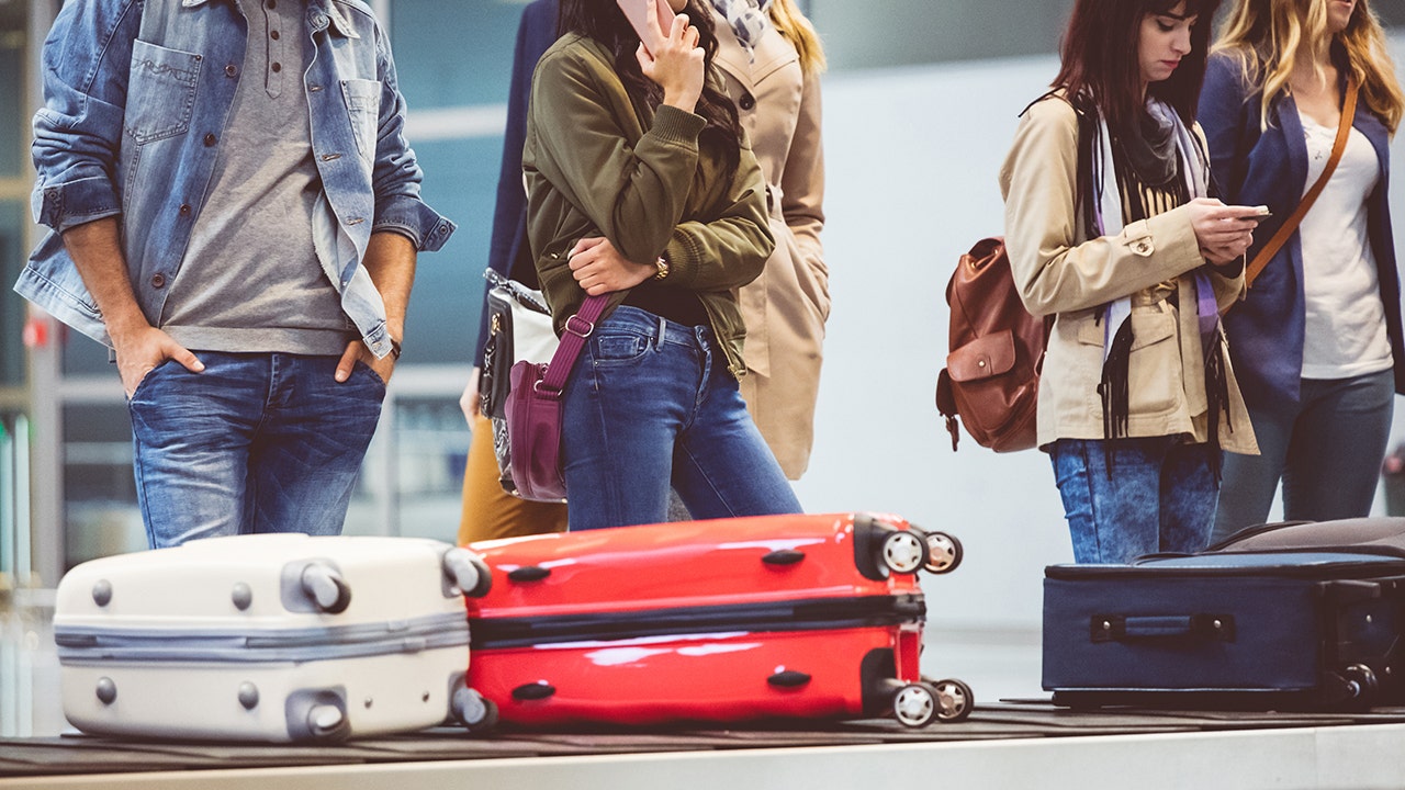 Internet weighs in on Reddit travel dispute when husband refuses airport pickup for wife