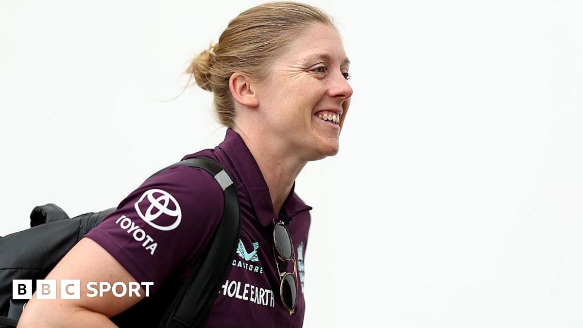 Heather Knight: England international signs new Somerset contract