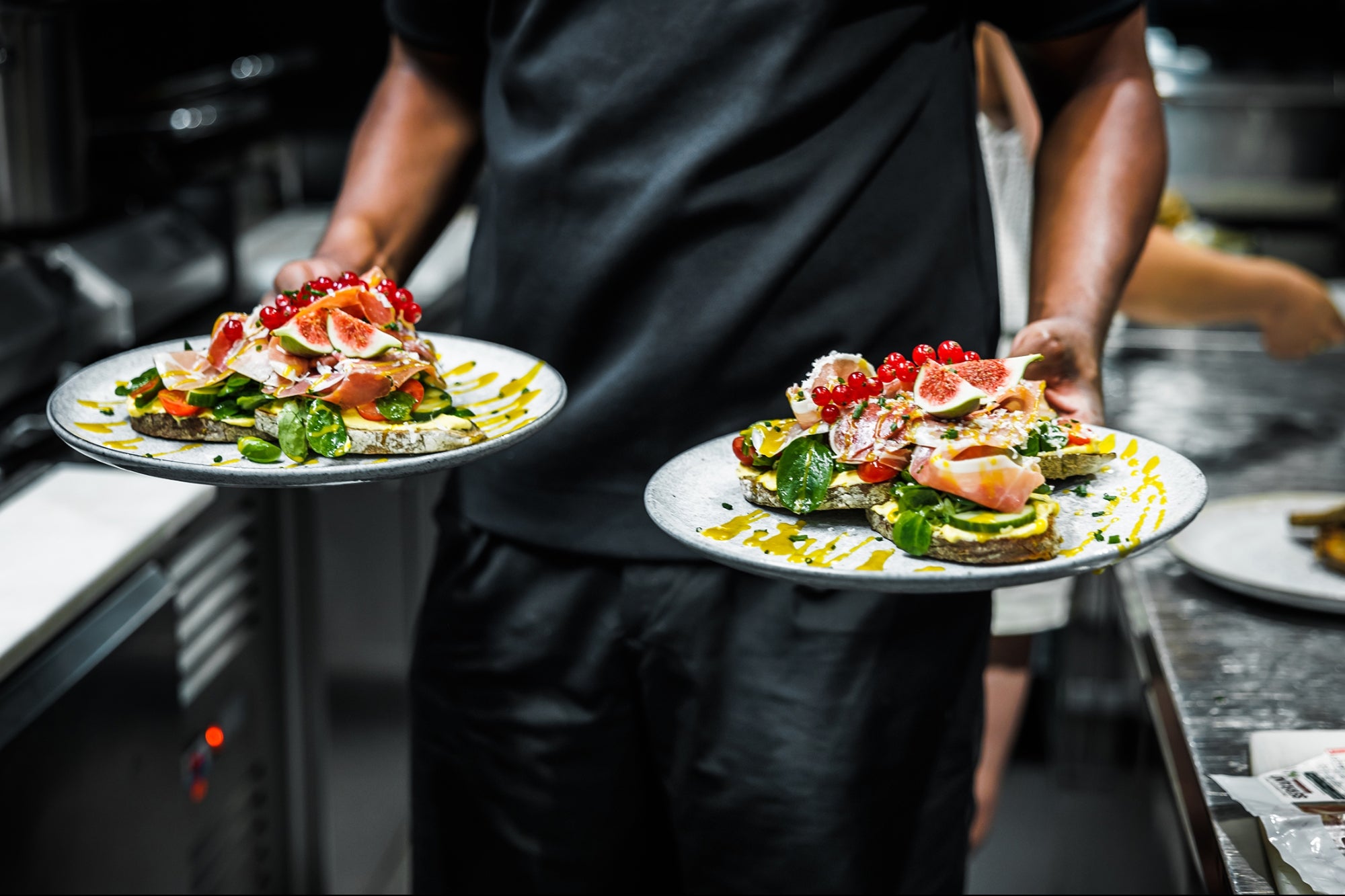 Clean Bathrooms and Small Menus: Here’s How to Run A Successful Restaurant, According to An Industry Insider