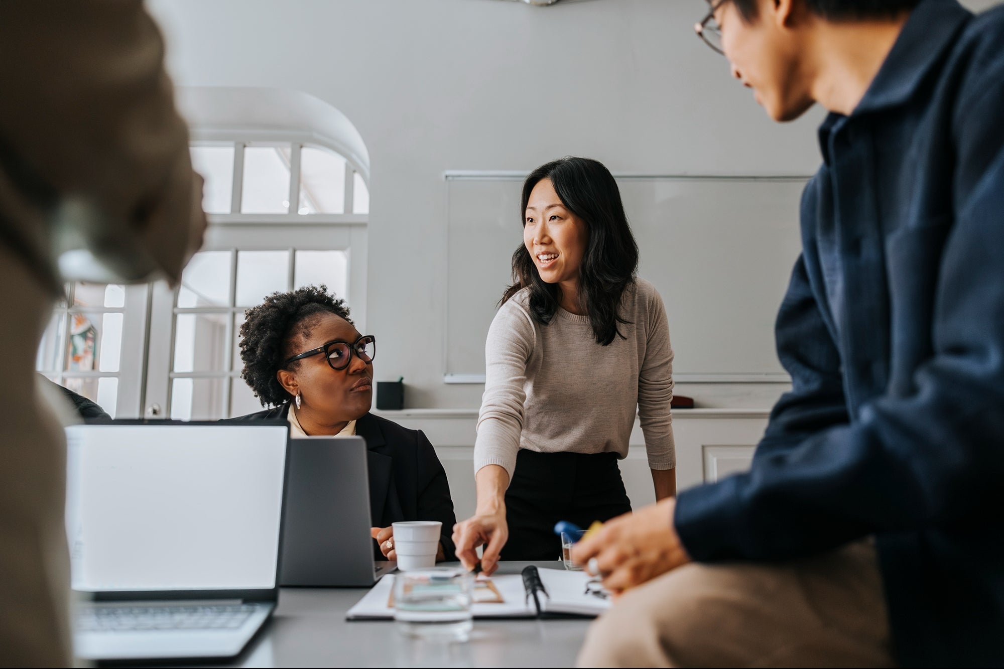 Why Great Leaders Don’t Lose Themselves in Team Drama