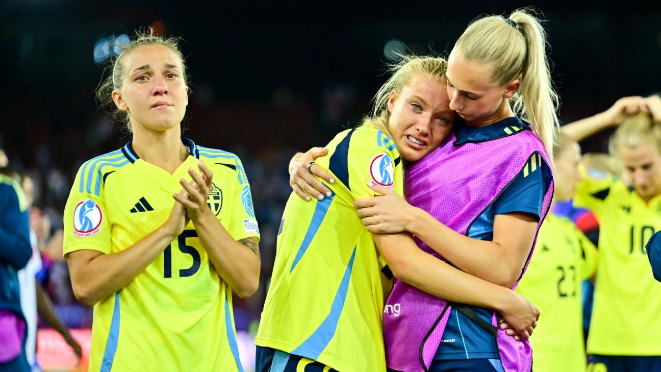 Zlatan Ibrahimovic supports Smilla Holmberg after penalty miss