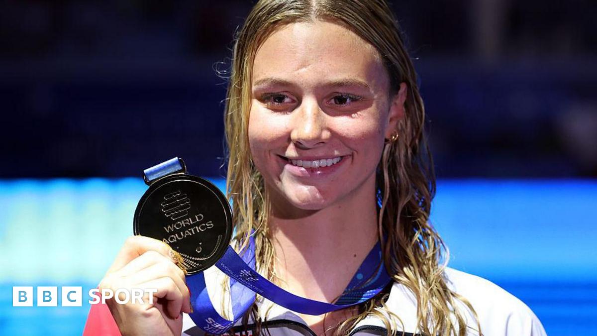 World Aquatics Championships 2025: Summer McIntosh takes gold in 400m freestyle in Singapore
