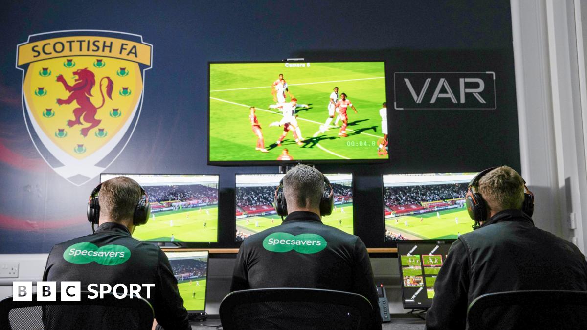 SFA bring in aviation referees to help with VAR communication