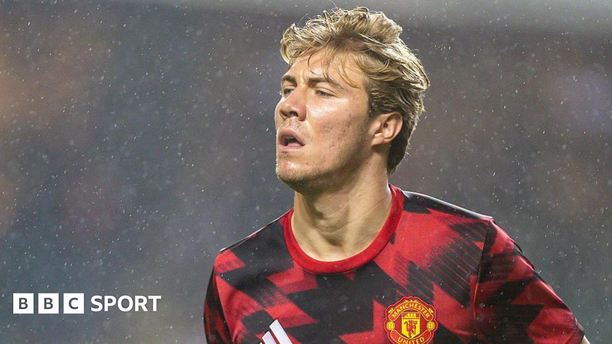 Rasmus Hojlund’s fight to answer Man Utd’s striker question