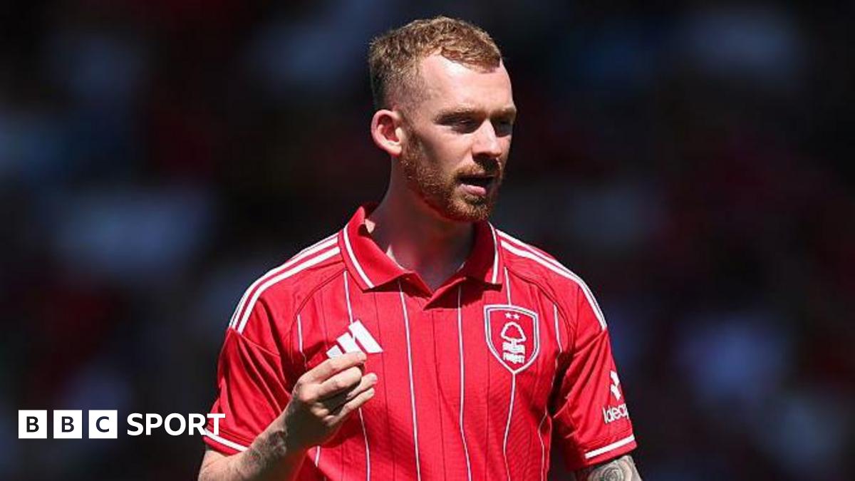 Lewis O’Brien: Wrexham close in on Nottingham Forest midfielder