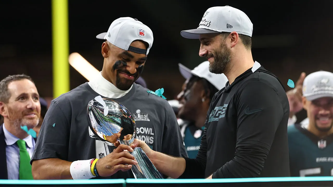 Eagles show off Super Bowl LIX rings featuring dual Lombardi trophies
